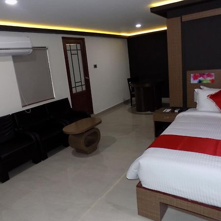 Hotel A J Park Alappuzha Exteriér fotografie